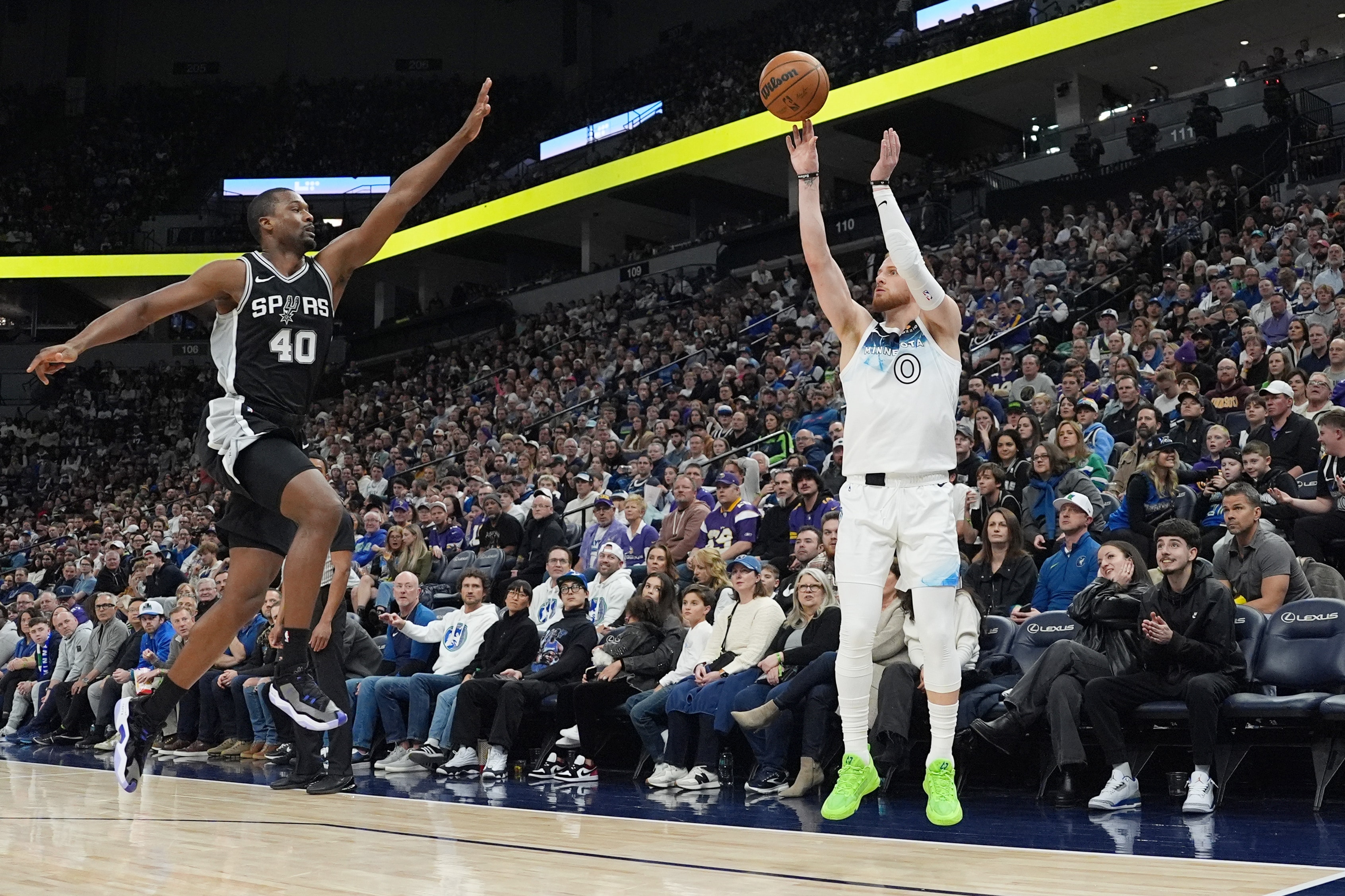 10 826 Minnesota Timberwolves Vs Spurs Photos High Res Pictures