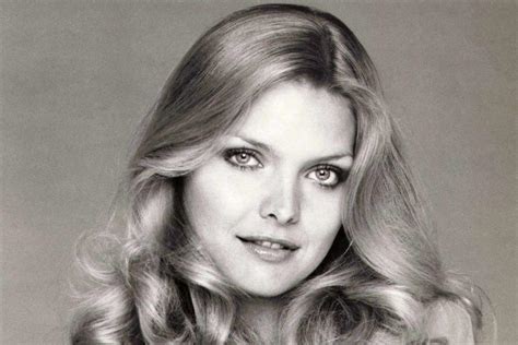 15 Gorgeous Michelle Pfeiffer Photos That Prove She S A Timeless Beauty