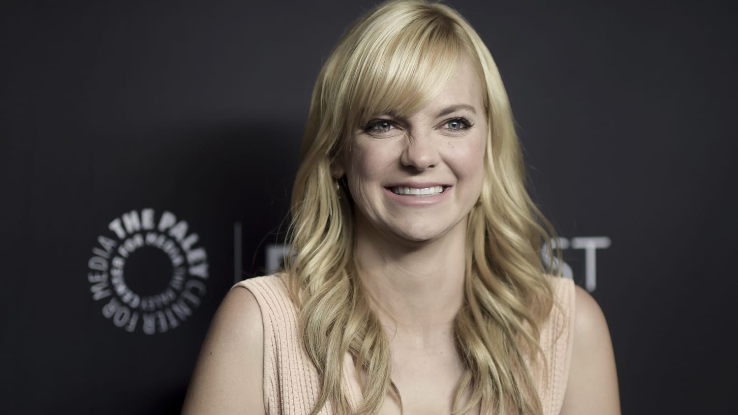 Anna Faris Doesn T Think Your Husband Should Be Your Best Friend Huffpost