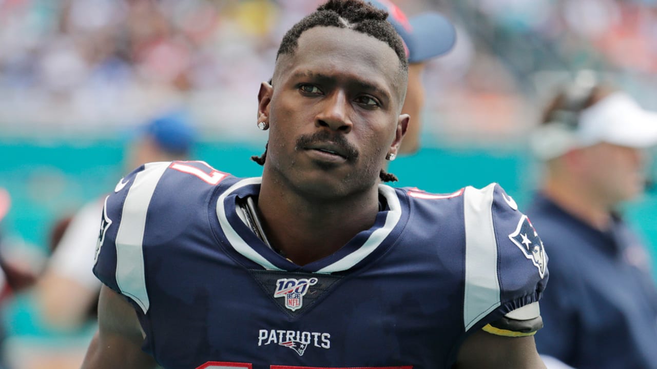 Breaking Antonio Brown Tweets He S Done With Nfl And Calls Out Robert