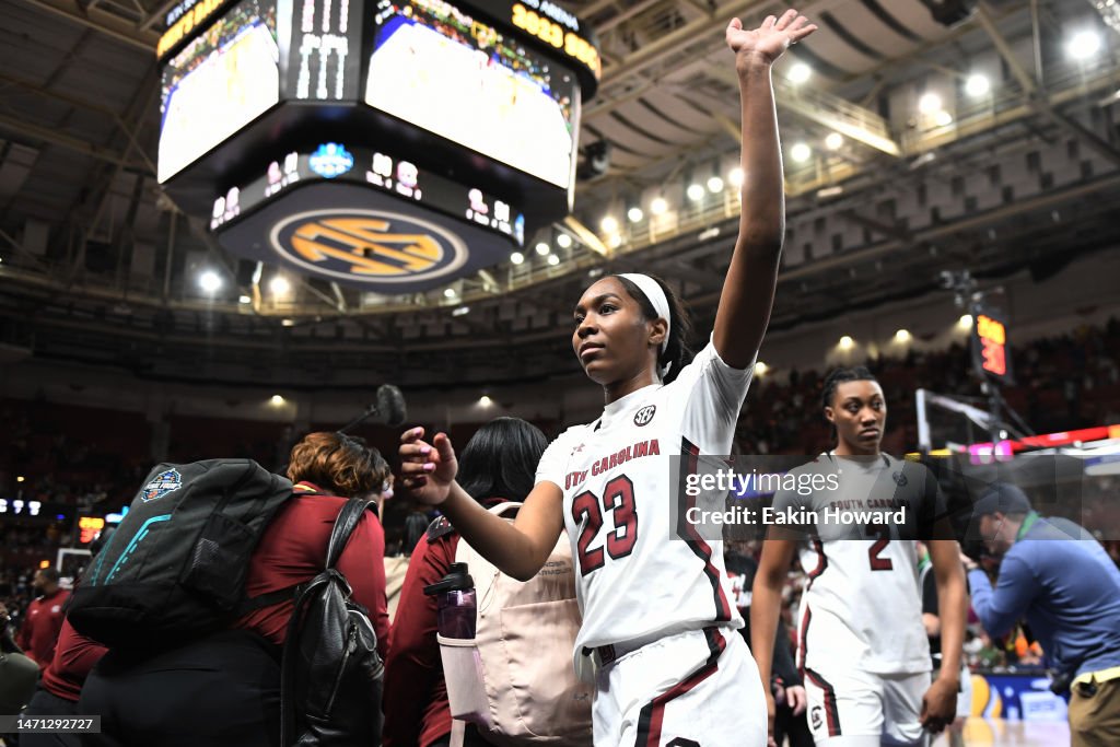 Bree Hall Of The South Carolina Gamecocks Waves To The Crowd News