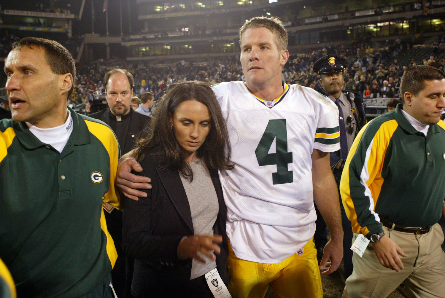 Brett Favre S Incredible 2003 Mnf Performance A Day After Dad S Tragic