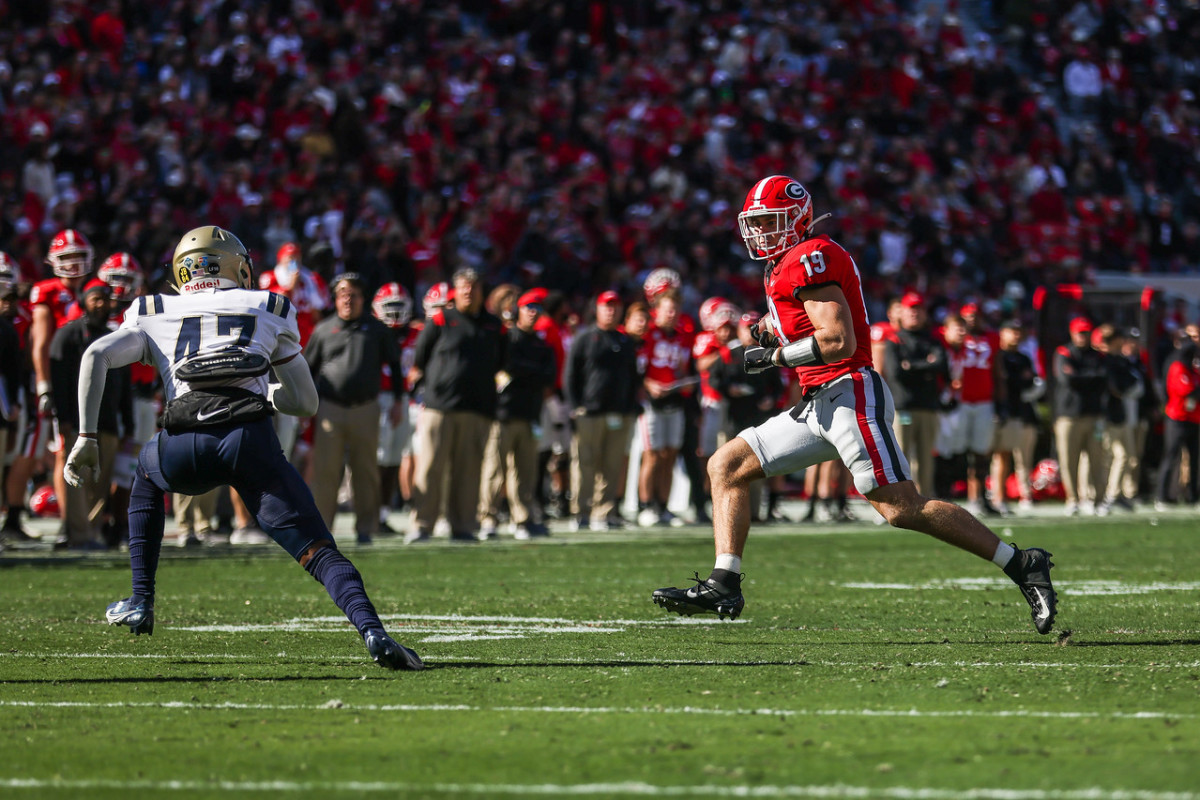 Brock Bowers Injury Georgia Wr Heads To Medical Tent In Sec Title Game