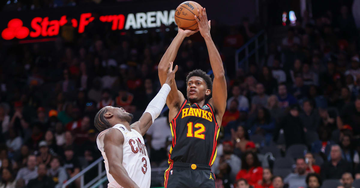 Cleveland Cavaliers Forward De Andre Hunter 12 Moves The Ball Past