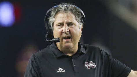 College Football World Mourns The Death Of Mississippi State Head Coach