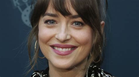 Dakota Johnson Se Hace Un Retoque En El Rostro Y Hace Arder Las Redes