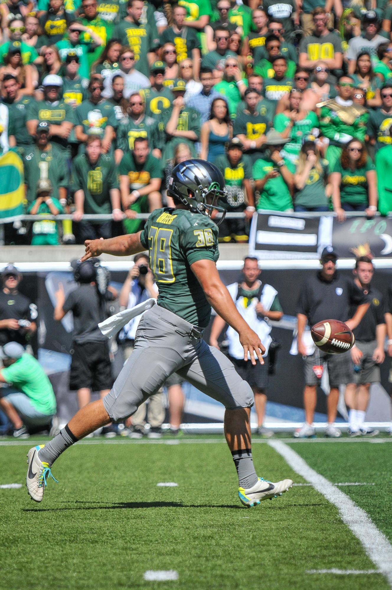 Ian Wheeler Oregon S Self Taught Walk On Punter Tries To Make His