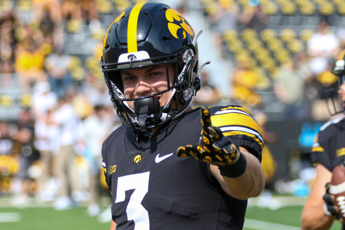 Iowa Football Releases New Depth Chart Sports Illustrated Iowa