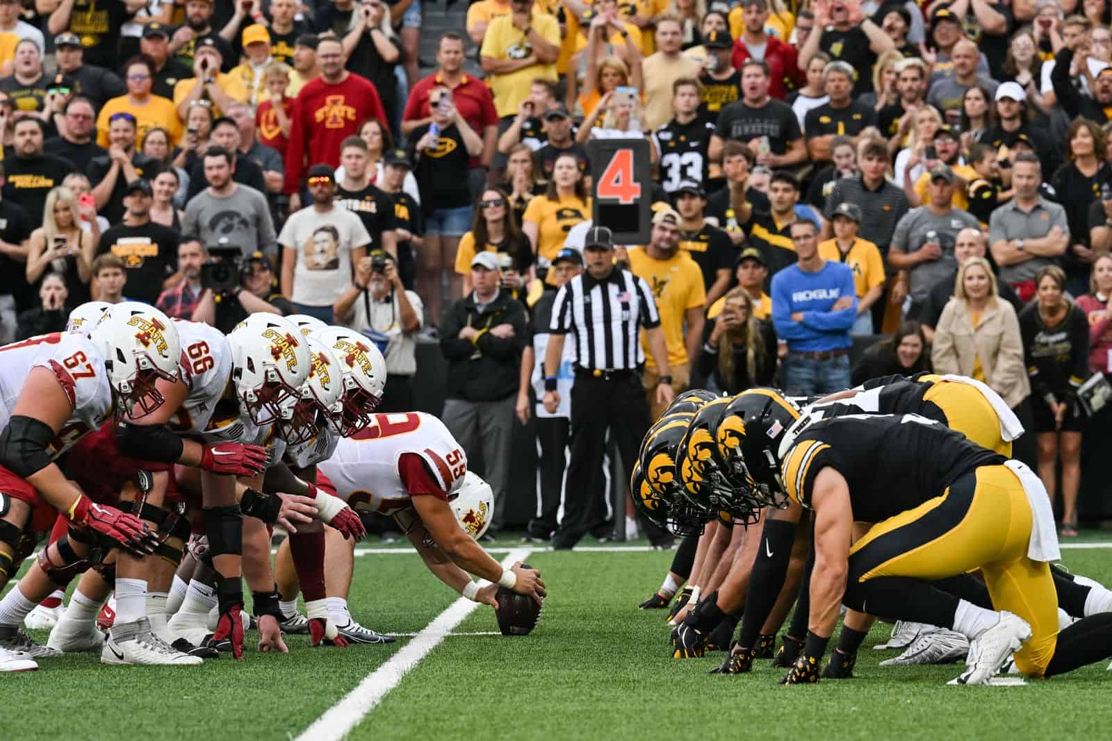 Iowa Iowa State Extend Cy Hawk Series Football Game Through 2027