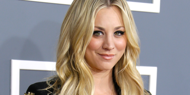 Kaley Cuoco Stunned In The Ultimate V Neck Dress For An 8 Simple Rules