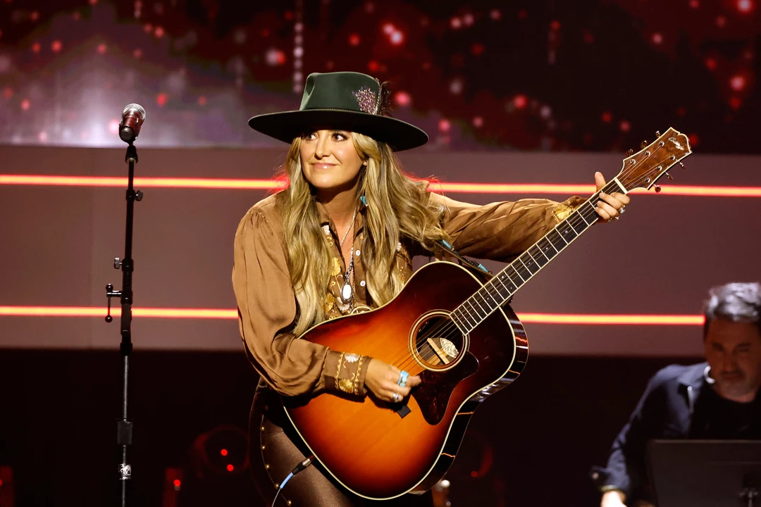 Lainey Wilson Rocks 2022 Acm Honors With Tribute To Yellowstone