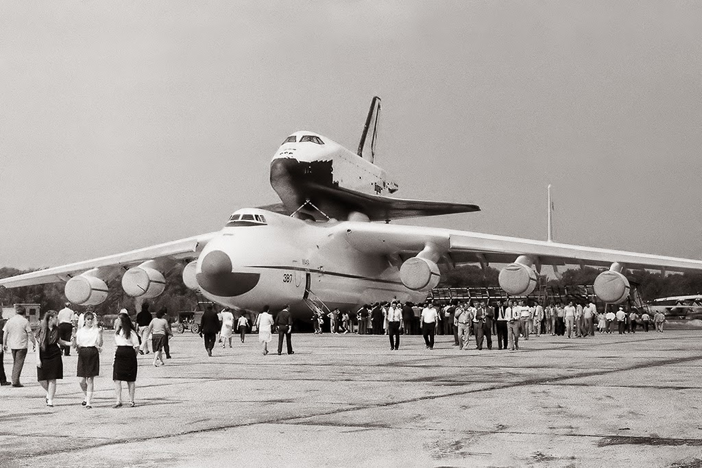 Largest Airplanes The Word Antonov An 225 An 174 Longest In The World