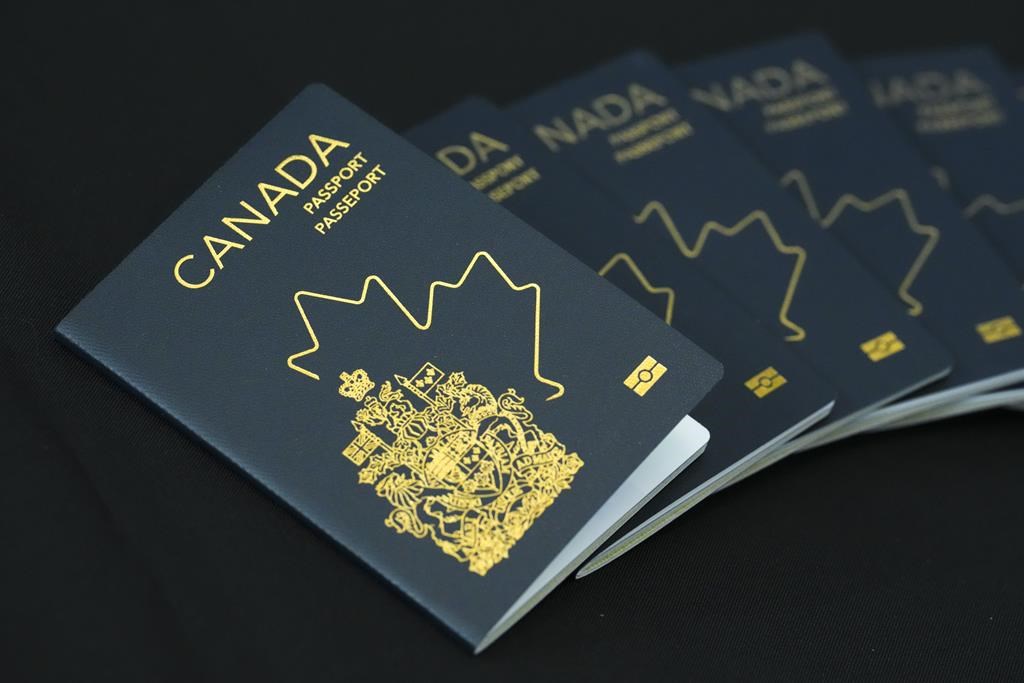 Les Autres Versions Du Nouveau Passeport Canadien N Existent Plus L