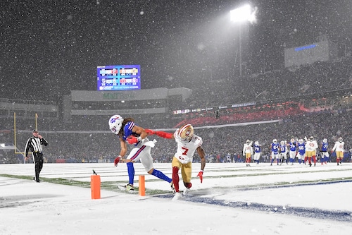 Mack Hollins Arrives Barefoot For Bills Sunday Night Victory That S