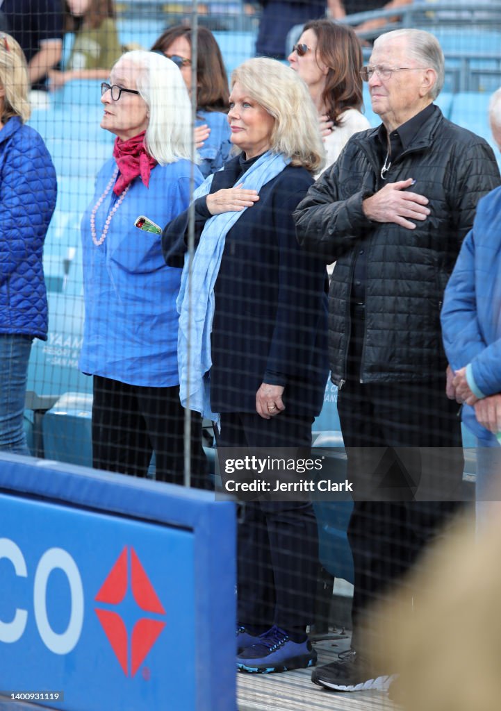 Mary Hart Stands For The National Anthem Prior To The Los Angeles