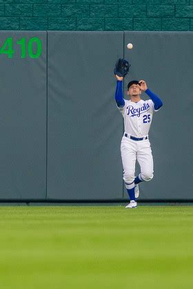 Mlb Brewers Vs Royals Kansas City Usa 25 Apr 2018 Stockbilder Redaktionelle Bilder Und