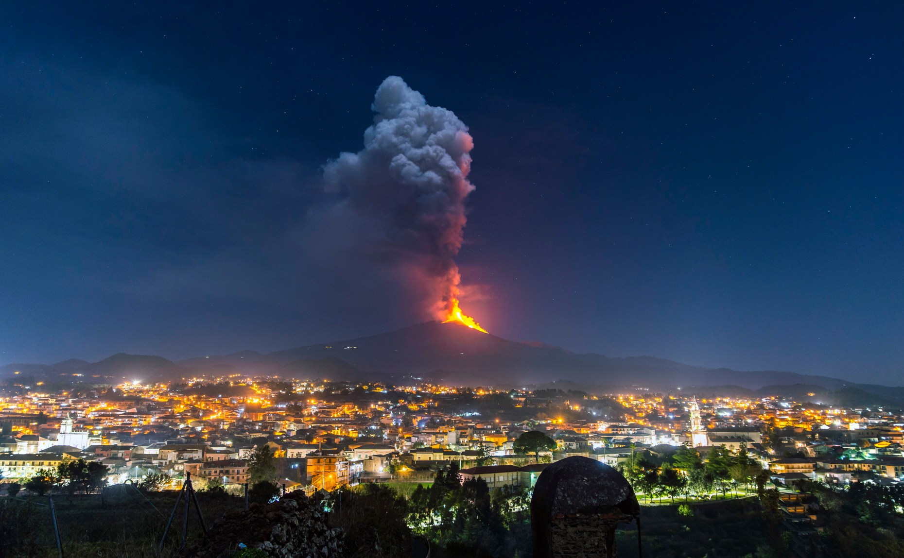 Mount Etna Erupts Putting On Its Latest Spectacular Show Video Abc7