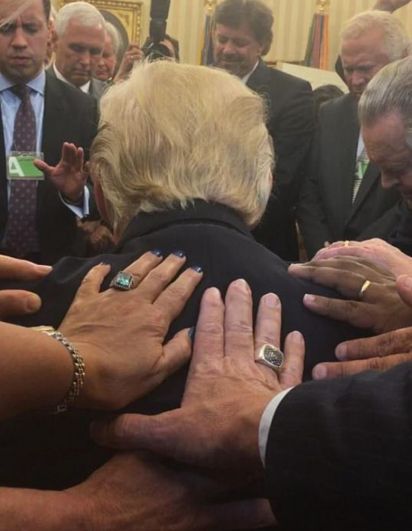 Photo President Donald Trump Holds Prayer Circle Heavy Com