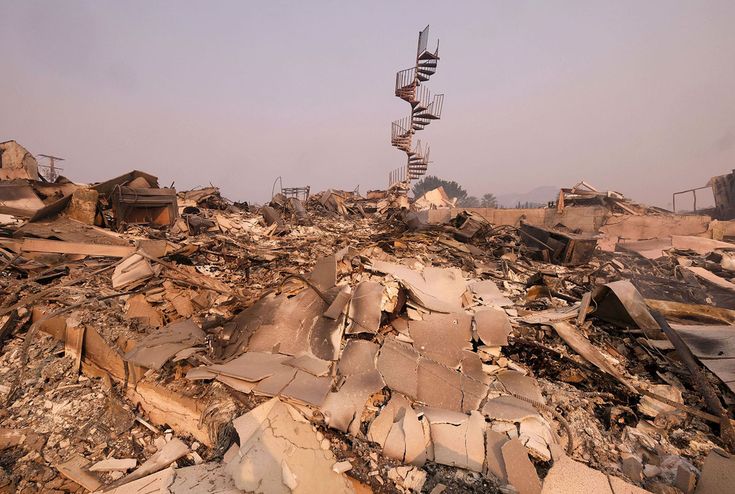 Photos The Woolsey Fire Leaves Devastation In Malibu California The