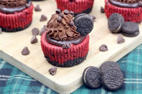 Red Velvet Oreo Cheesecake Cupcakes Mouthwatering Mamacita On The Move