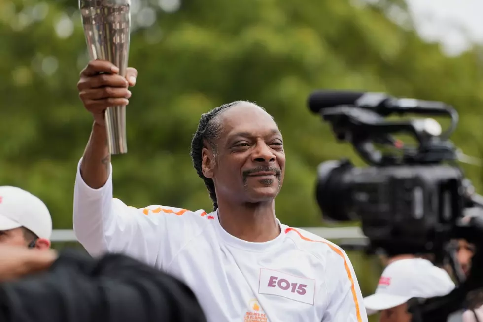 Snoop Dogg Is All Smiles Carrying The Olympic Torch Photos