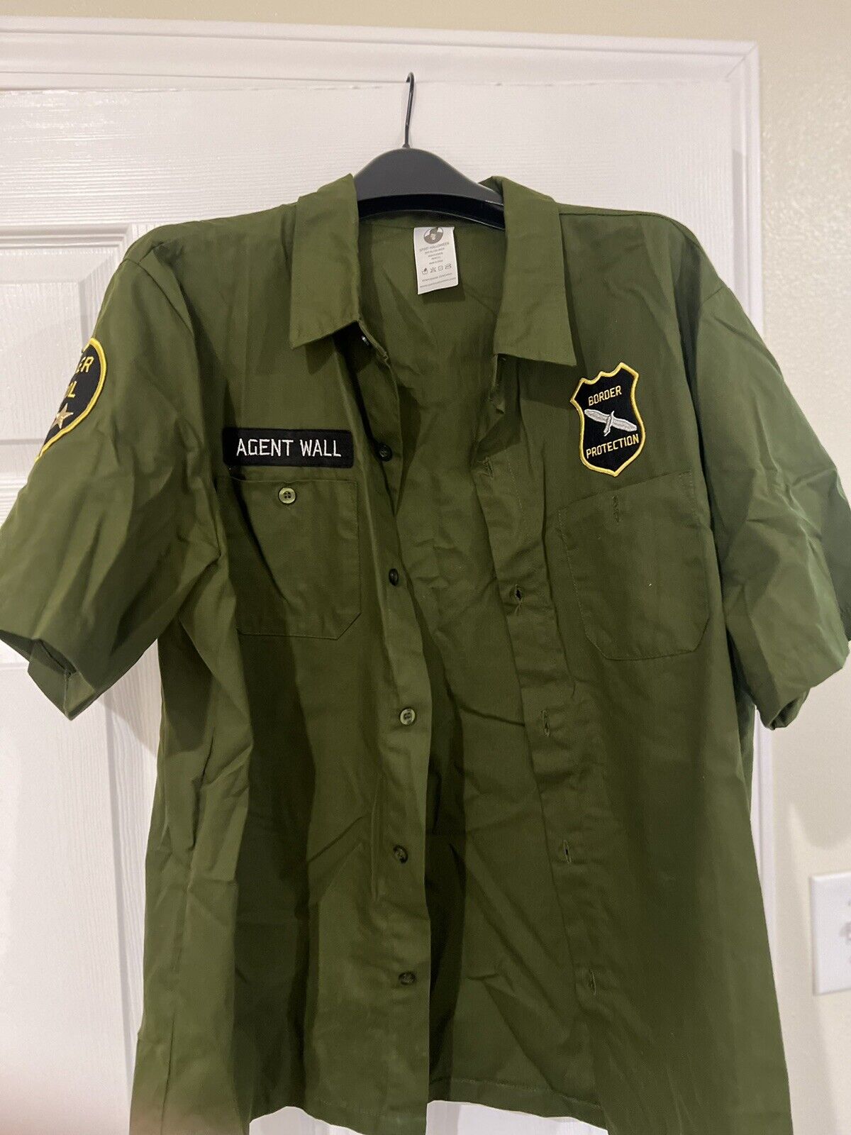 Spirit Halloween Border Patrol Shirt Large Gem