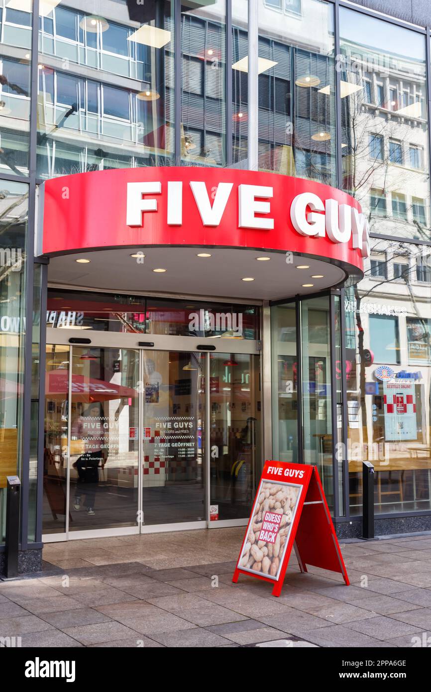 Stuttgart Germany April 10 2023 Five Guys Fast Food Hamburger