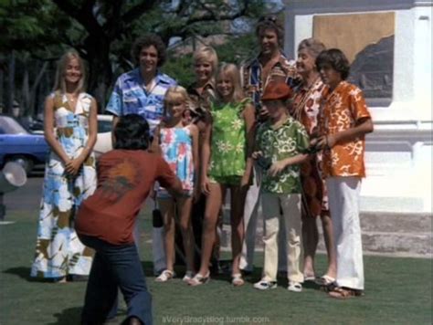 The Brady Bunch In Hawaii I Love Marcia S Dress Brady Love Brady Kids