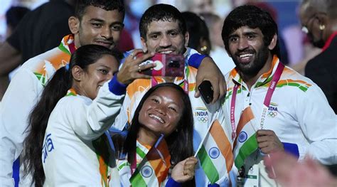 Tokyo Olympics Coaches Of Gold Medal Winners To Get Rs 12 5 Lakh From