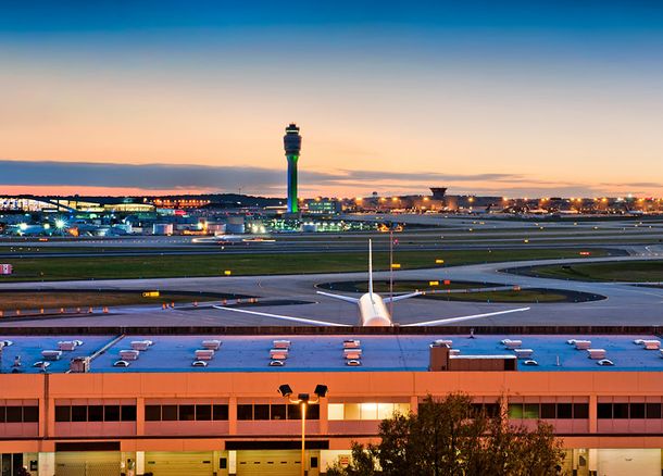 Travelers At Hartsfield Jackson Atlanta International Airport In