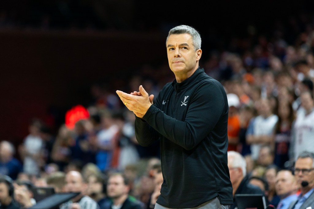 Uva And Men S Basketball Coach Tony Bennett Agree To Contract Extension