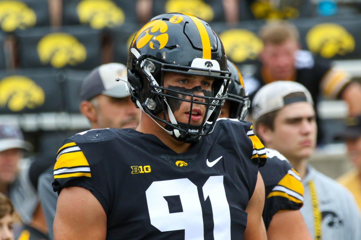 Why Lukas Van Ness Is The Hercules Of Iowa Football S 2022 Defense