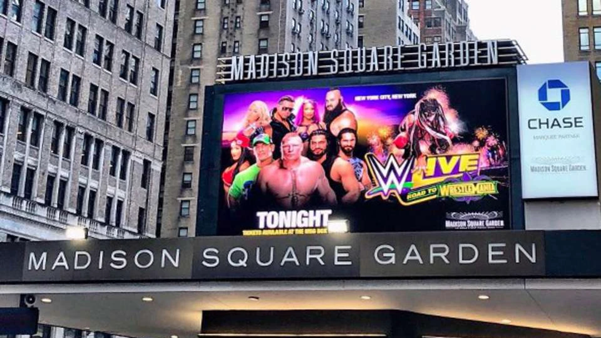 Wwe Raw Returns To Madison Square Garden Tonight As The Road To